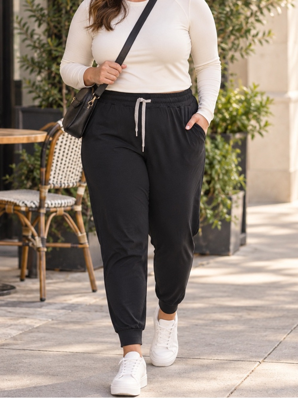 Vuori Women’s Performance Joggers Black • Size XL • DreamKnit